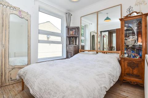 34 Willmore End, London, SW19 3DF