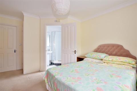 1a Shepherds Close, Romford, RM6 5AD