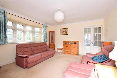 1a Shepherds Close, Romford, RM6 5AD