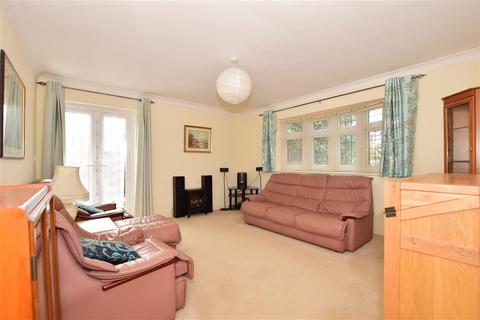 1a Shepherds Close, Romford, RM6 5AD