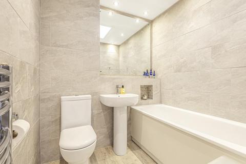 24 Moorland Road, London, SW9 8UB