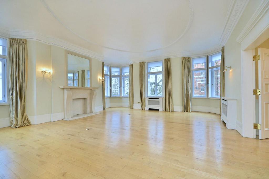 Harley House, Marylebone Road... 5 bed flat £14,300 pcm (£3,300 pw)