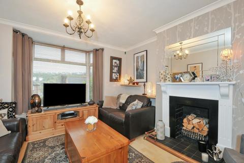 25 Dean Close, High Wycombe, HP12 3NS