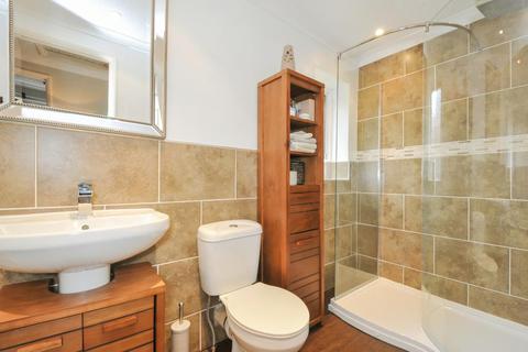 25 Dean Close, High Wycombe, HP12 3NS