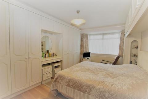 25 Abercorn Gardens, Harrow, HA3 0PB