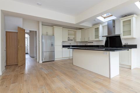29 Alfriston Road, London, SW11 6NS
