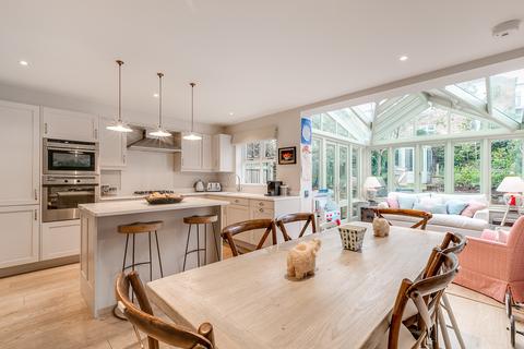 11 Walsingham Place, London, SW4 9RR