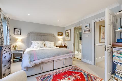 11 Walsingham Place, London, SW4 9RR