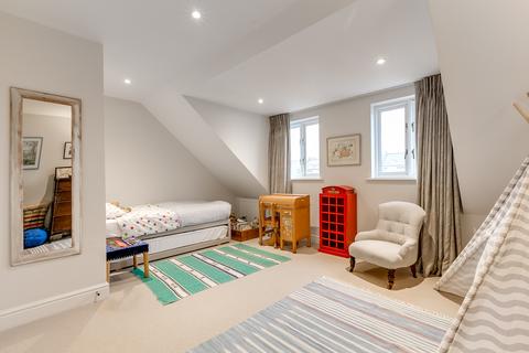 11 Walsingham Place, London, SW4 9RR