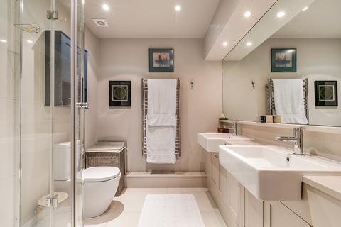 11 Walsingham Place, London, SW4 9RR