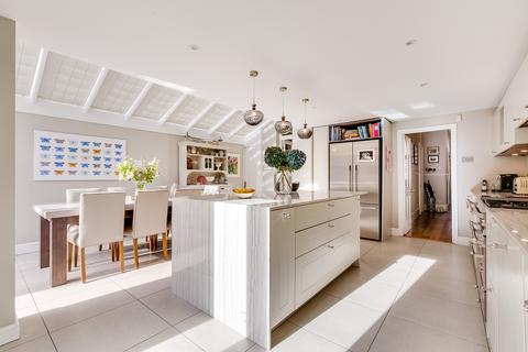 52 Sarsfeld Road, London, SW12 8HN