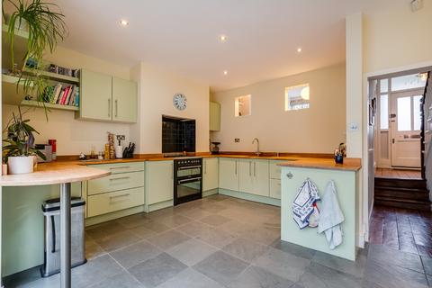 155 Ravenslea Road, London, SW12 8RT