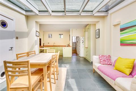 155 Ravenslea Road, London, SW12 8RT