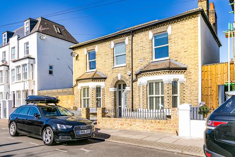 9 Rossiter Road, London, SW12 9RY