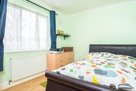 166 Stonecot Hill, Sutton, SM3 9HU