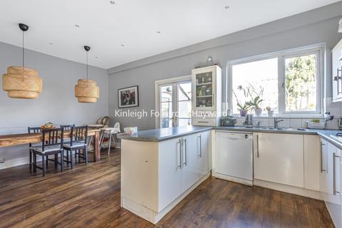 113 Fordel Road, London, SE6 1XT