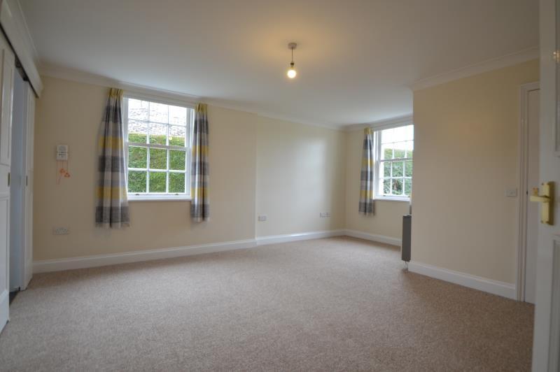 17 Thomas Court, Carline Fields... 2 bed apartment £700 pcm (£162 pw)