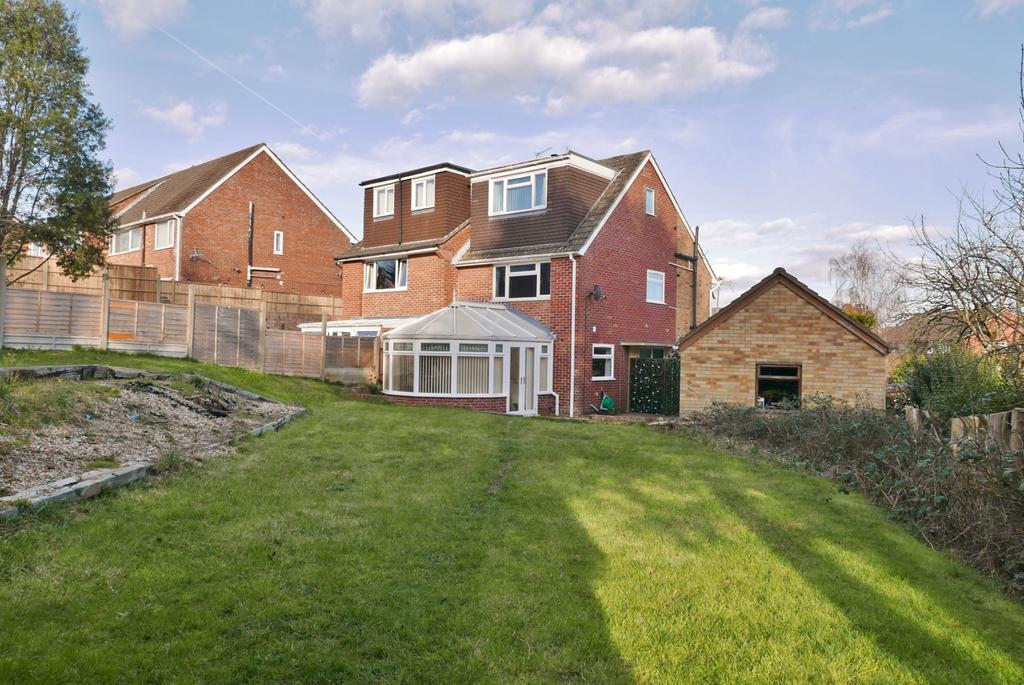 WAKEFIELD AVENUE, FAREHAM 3 bed semidetached house for sale £399,950