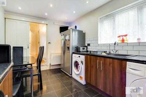 27 Lindley Road, London, E10 6QT