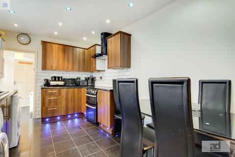 27 Lindley Road, London, E10 6QT