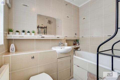 27 Lindley Road, London, E10 6QT
