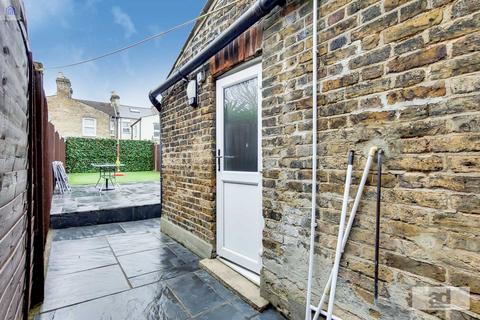 27 Lindley Road, London, E10 6QT