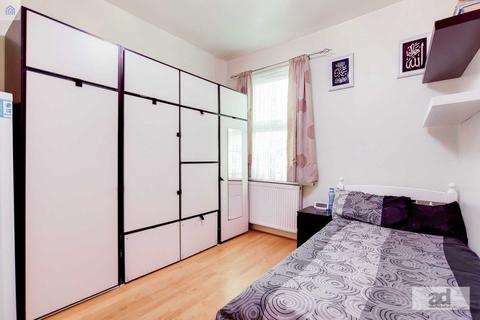 27 Lindley Road, London, E10 6QT