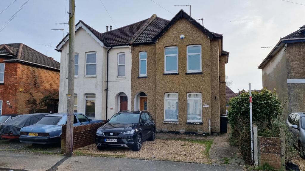 229a Stewart Road, Bournemouth 2 bed flat £200,000