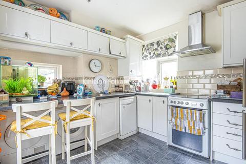 25 Links Way, Beckenham, BR3 3DG