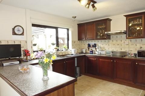 28 Cwmbeth Close, Crickhowell, NP8 1DX