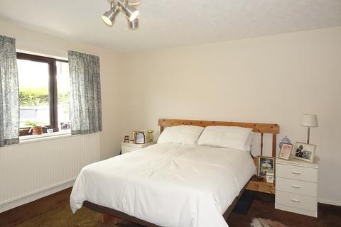 28 Cwmbeth Close, Crickhowell, NP8 1DX