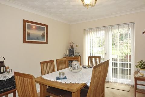 28 Cwmbeth Close, Crickhowell, NP8 1DX