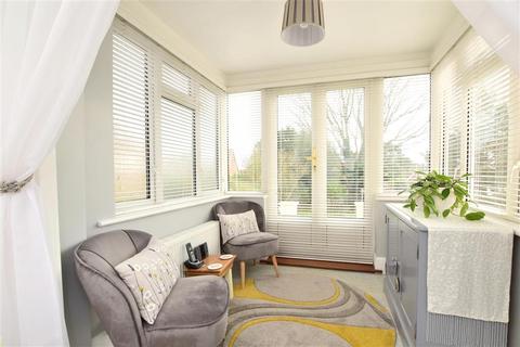 28 Furze Road, Worthing, BN13 3BH