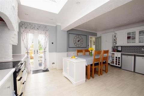 28 Furze Road, Worthing, BN13 3BH