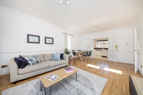 2 bedroom apartment to rent, Lisle Close, SW17