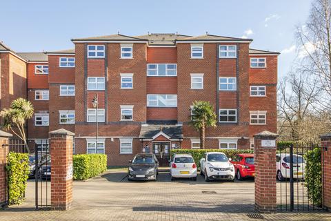 2 bedroom apartment to rent, Lisle Close, SW17