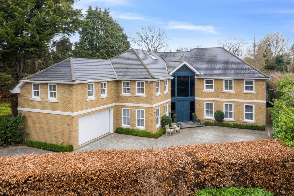 Oxshott Way, Cobham, Surrey, KT11 6 bed detached house for sale - £ ...