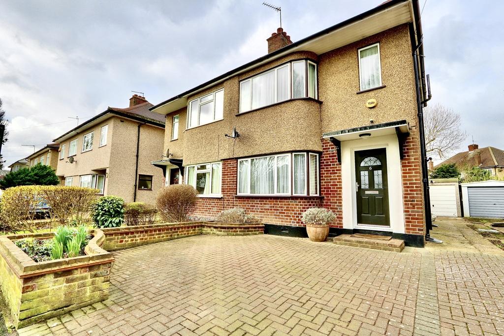 Burnham Avenue, Uxbridge, UB10 2 bed semidetached house £525,000