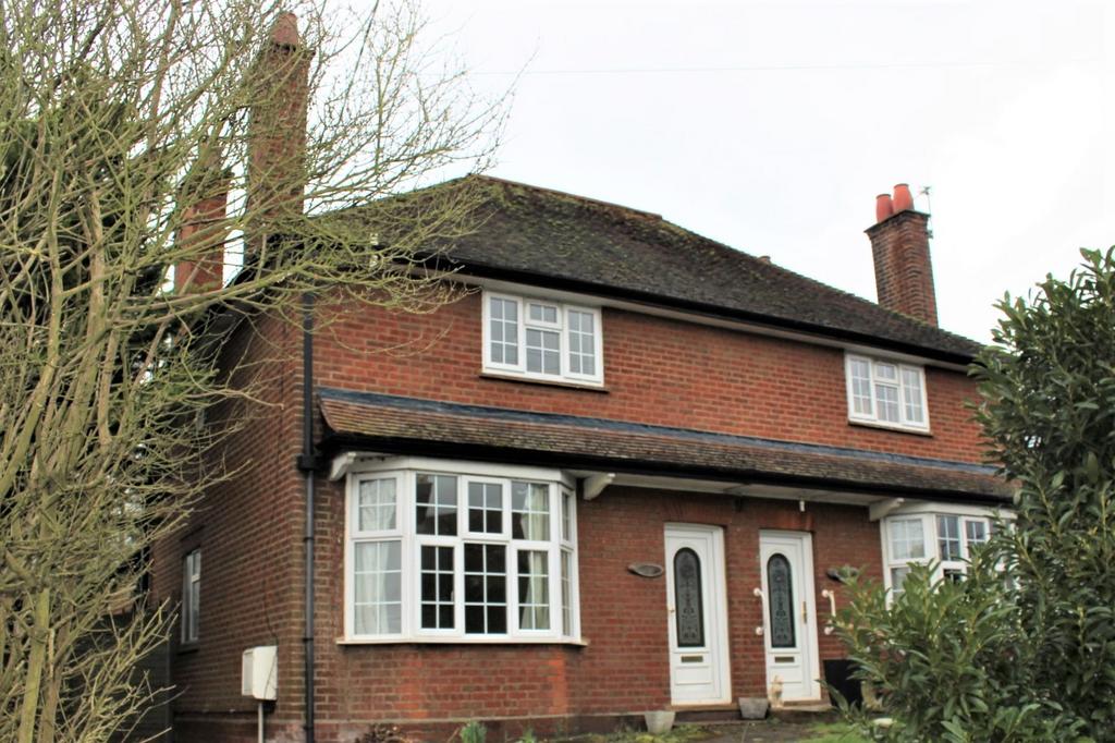 Fryerning Lane, Ingatestone, Essex, CM4 2 bed semidetached house to