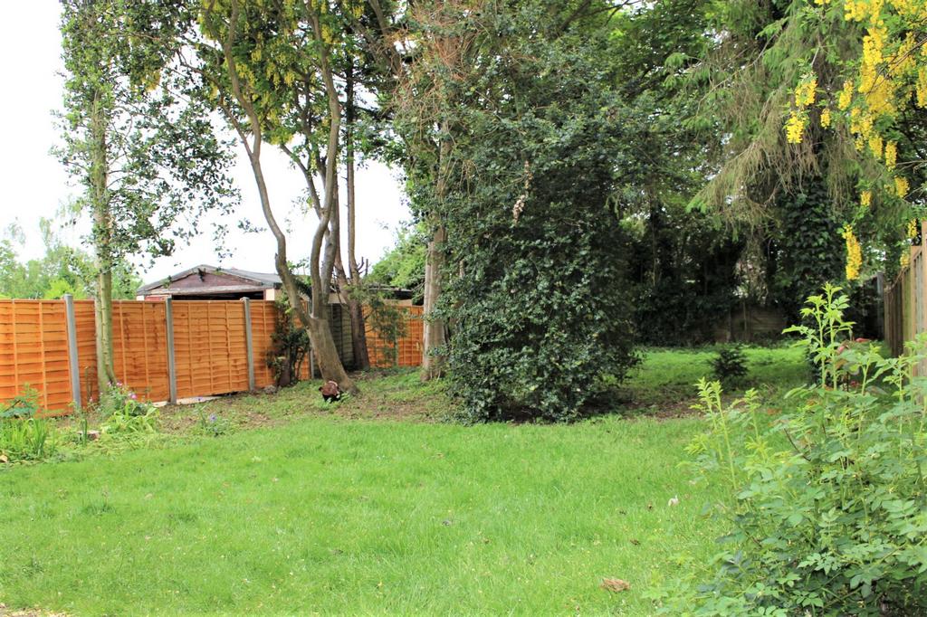 Fryerning Lane, Ingatestone, Essex, CM4 2 bed semidetached house to