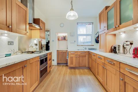 28 Burgoyne Road, London, SE25 6JT