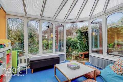 28 Burgoyne Road, London, SE25 6JT