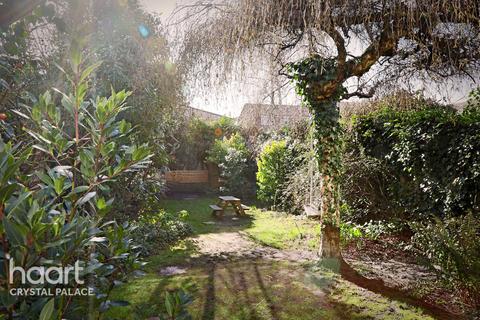 28 Burgoyne Road, London, SE25 6JT
