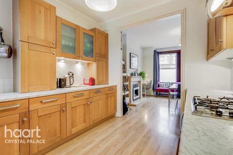 28 Burgoyne Road, London, SE25 6JT