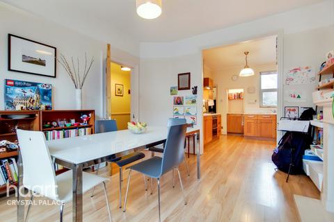 28 Burgoyne Road, London, SE25 6JT