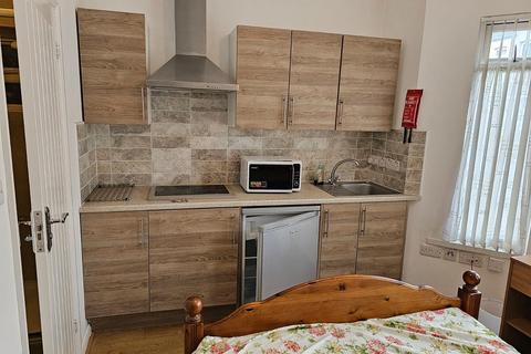 Studio to rent, LU1 1HX