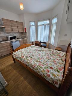 Studio to rent, LU1 1HX