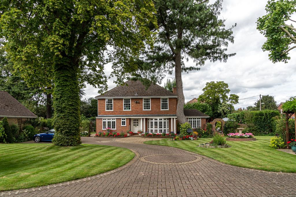Juniper Drive, Maidenhead 4 bed detached house £1,550,000