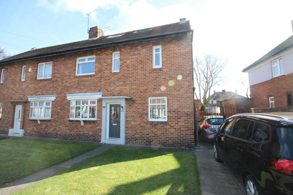 Appletree Gardens, Monkseaton... 4 bed semidetached house £245,000