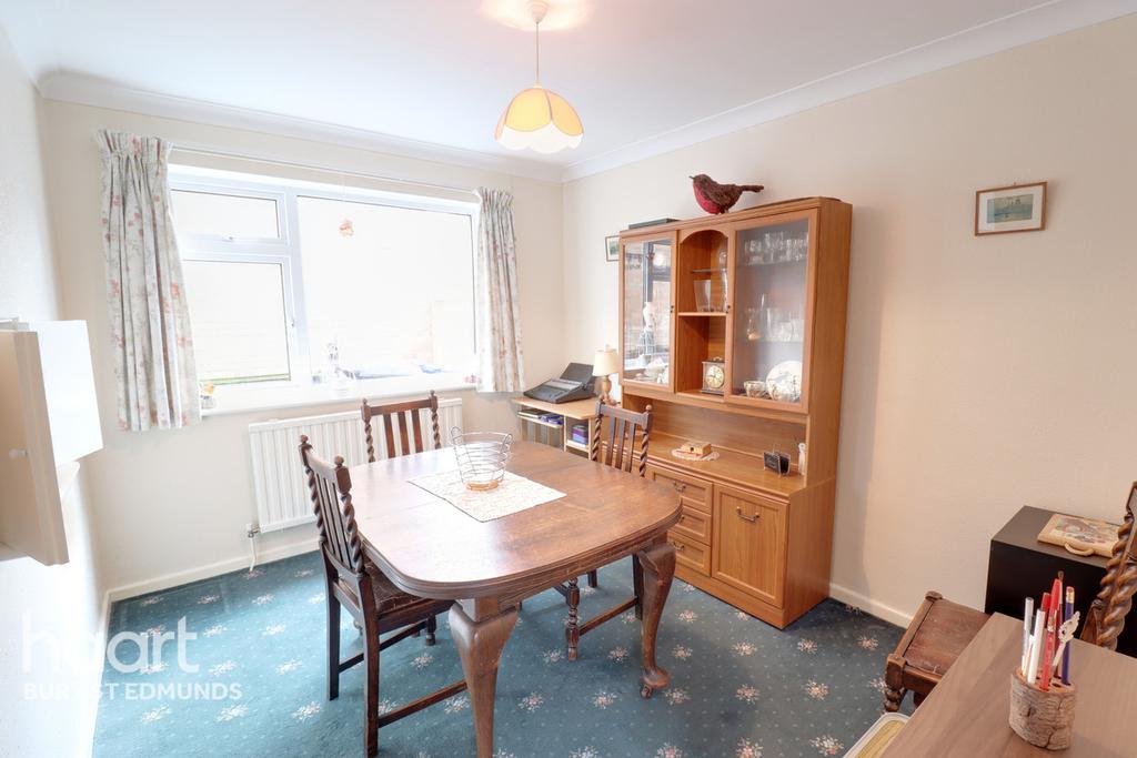 Winthrop Road, Bury St Edmunds 3 bed detached house £300,000